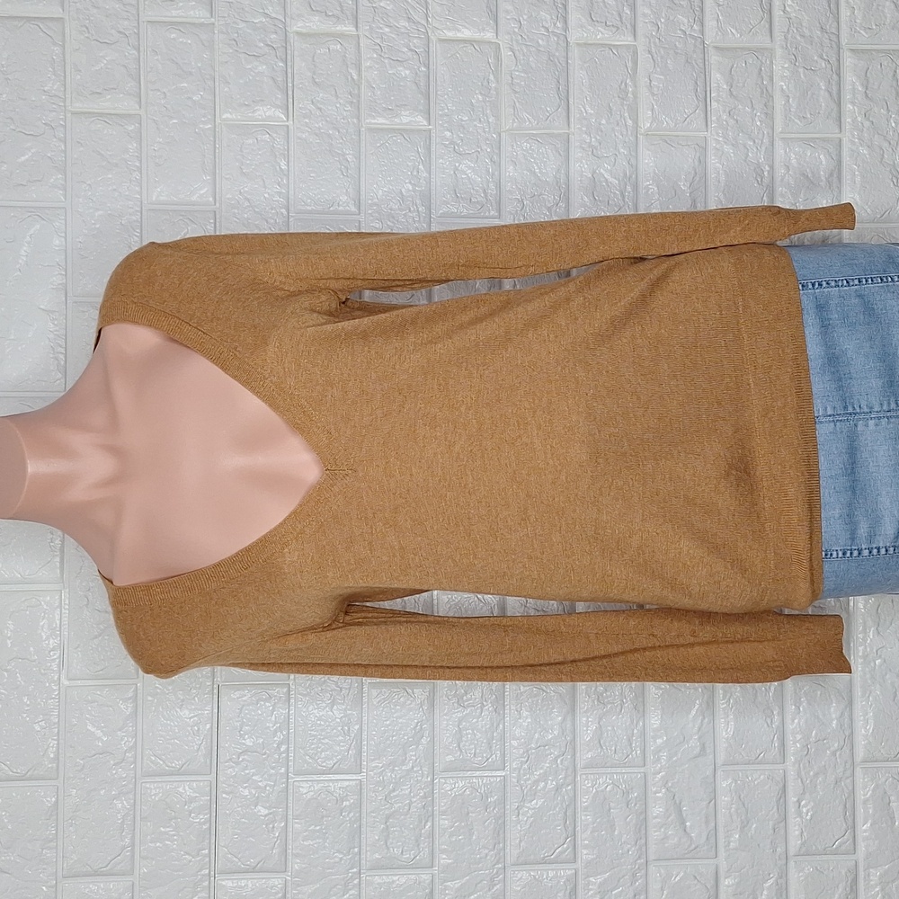 THE LIMITED Camel Tan Lightweight V Neck Long Sleeve Knit Sweater